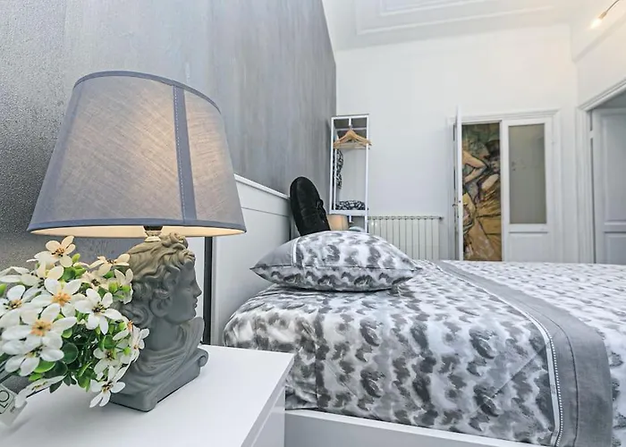 L' Atelier Comodo Al Centro - Parcheggio Privato - Zona Ospedale San Martino * Janov