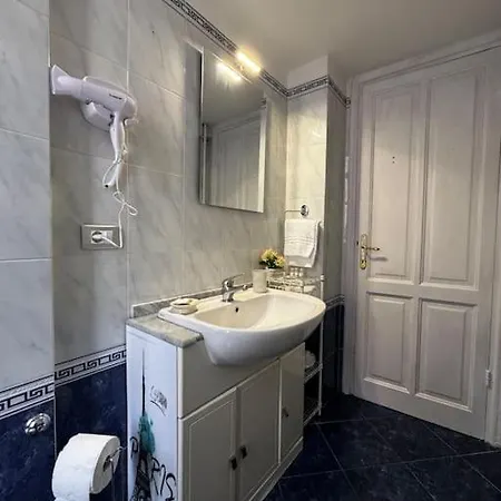 아파트 L' Atelier Comodo Al Centro - Parcheggio Privato - Zona Ospedale San Martino